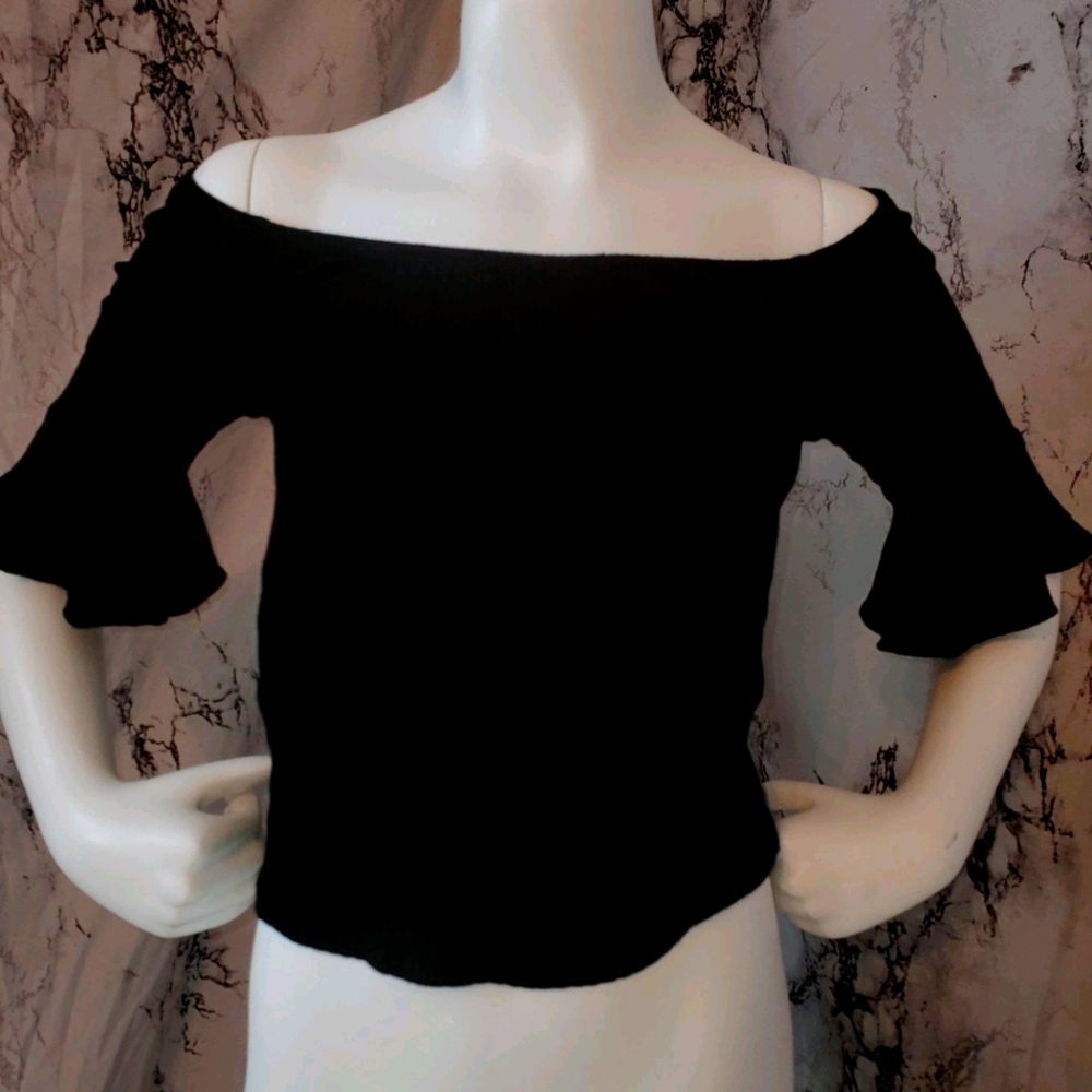 Off-the-shoulder top